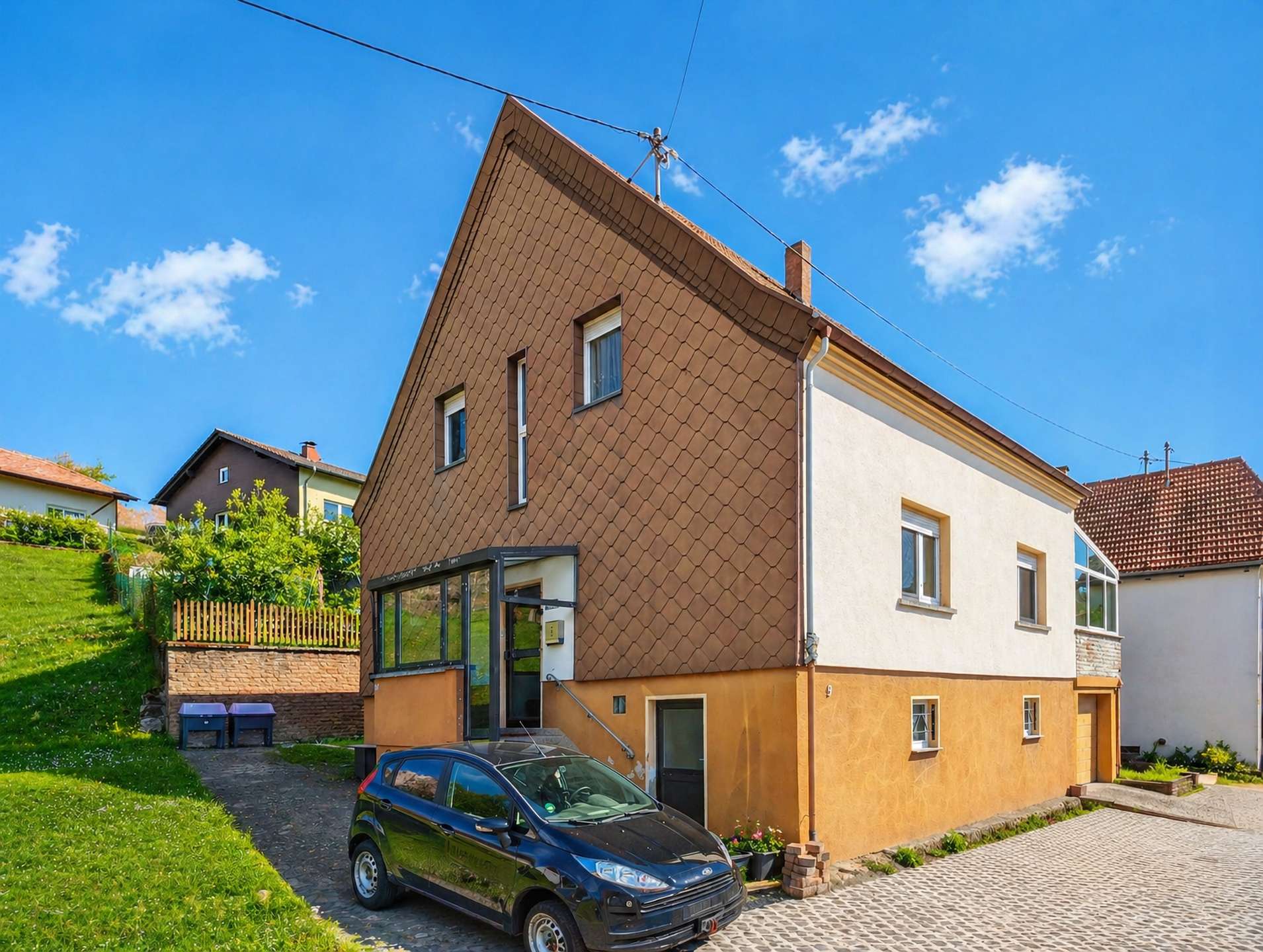 Hausfront 1