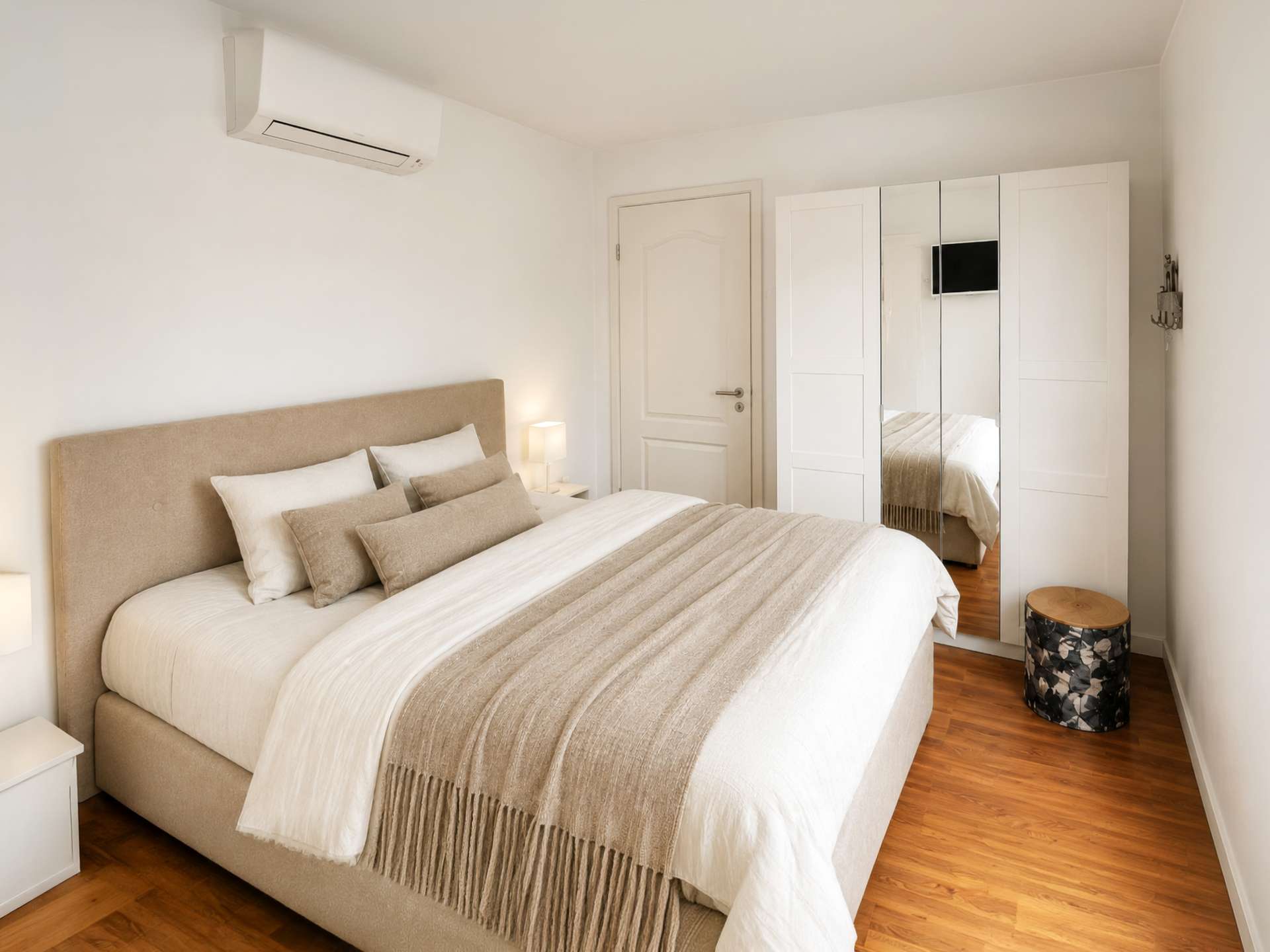 Schlafzimmer 1.1